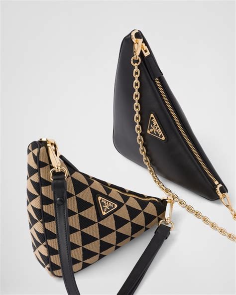 prada bolsa triangular|Bolsas Prada para mujer .